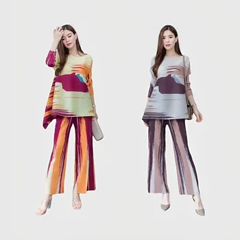 Miyake Fold 2024 Пролетен нов цветен контрастен костюм Свободна мода Голям размер кръгло деколте Неправилен костюм от две части