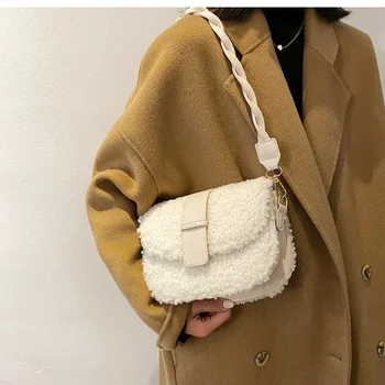 2023 Зимна дамска чанта за рамо Messenger Weave Strap Saddle Armpit Bag Нова висококачествена плюшена кожена чанта Дизайнер на дамска чанта