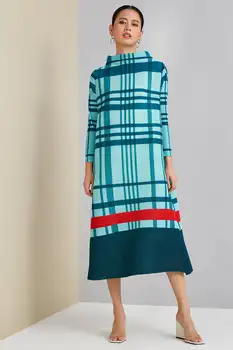 2024 Нова Miyake плисирана ивица печат рокля половин висока яка тънък хлабав еластичен темперамент високо качество елегантен свободен размер